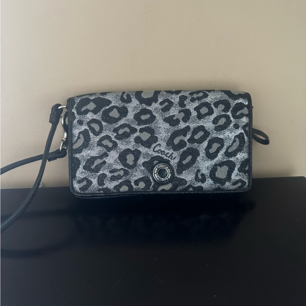 Coach Cheetah Print Vintage Wallet in Great Condition Wristlet Sparkly